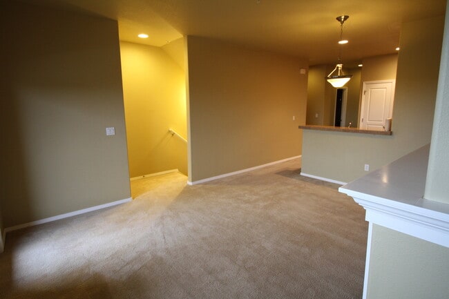 Building Photo - SOUTH SALEM Condo 3 Bedroom 3 Bath - $500 OFF YOUR MOVE IN