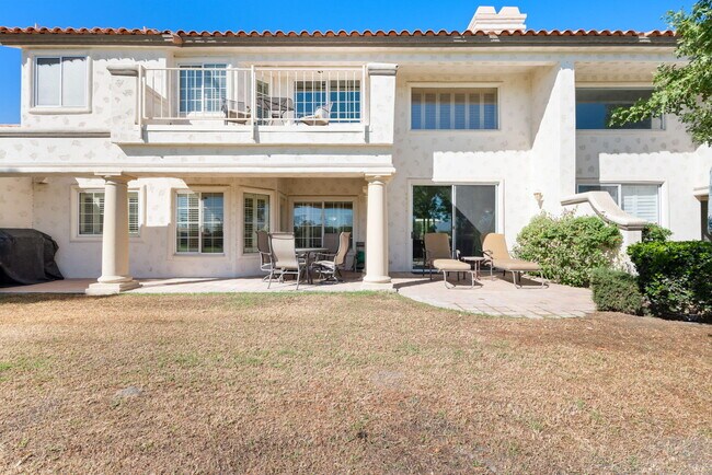 Building Photo - 260 Vista Royale Cir E