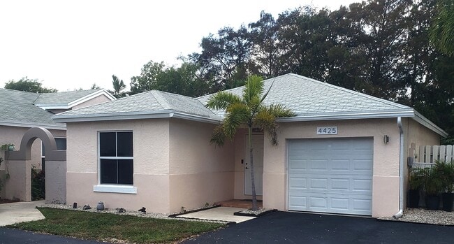 Building Photo - 4425 SW 72nd Ter