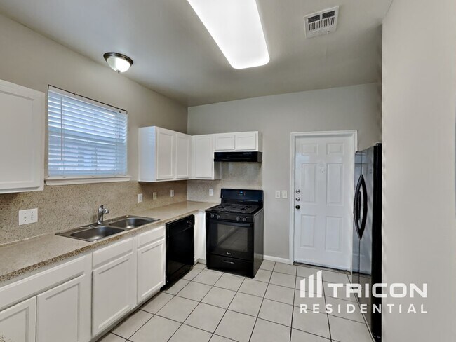 Building Photo - 5615 Bear Paw Cir