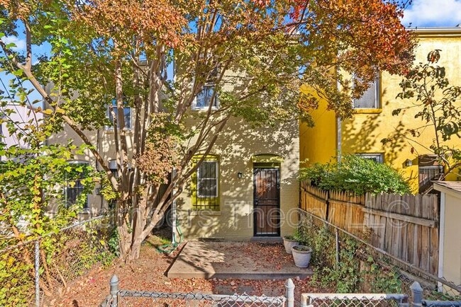 Building Photo - 1309 Emerald St NE