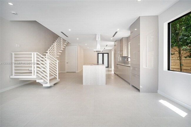 Building Photo - 1241 SW 23rd St