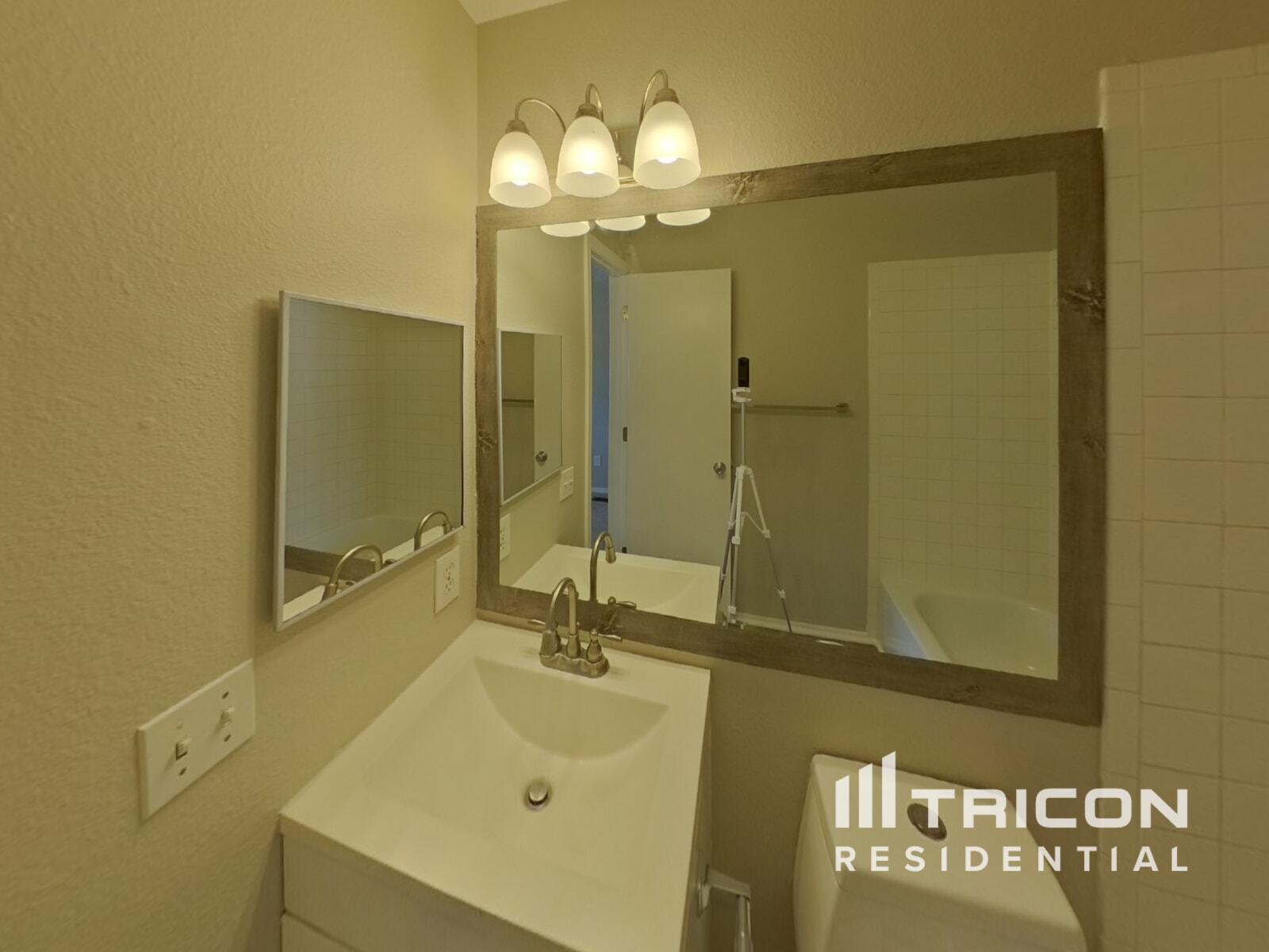 Building Photo - 1584 Canoe Creek Dr N
