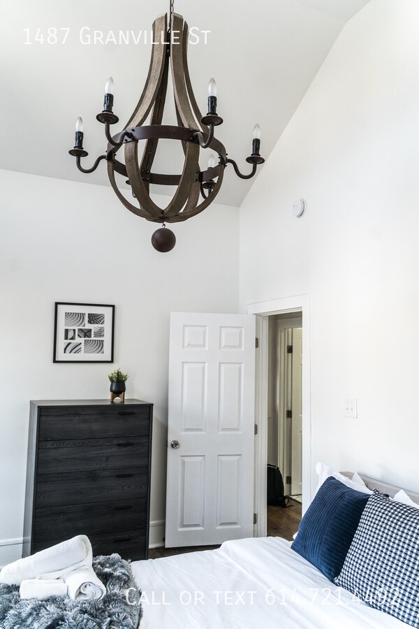 Building Photo - 1487 Granville St