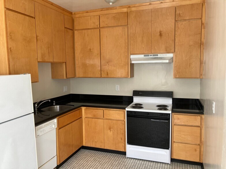 Building Photo - 2625 Ivy Dr