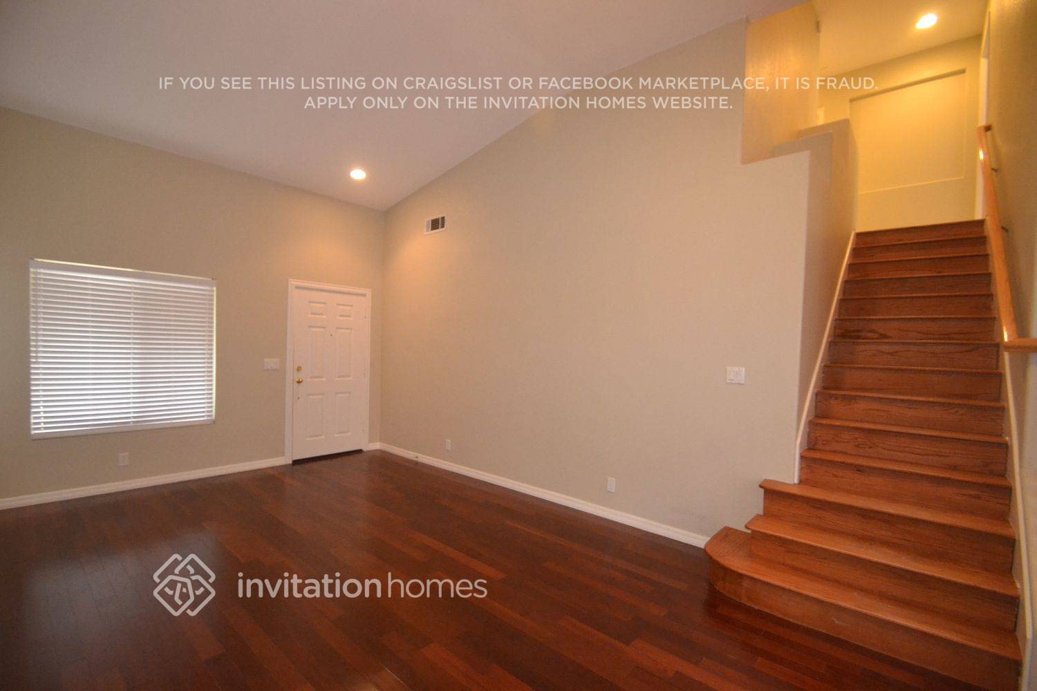 Building Photo - 488 Vista del Sol