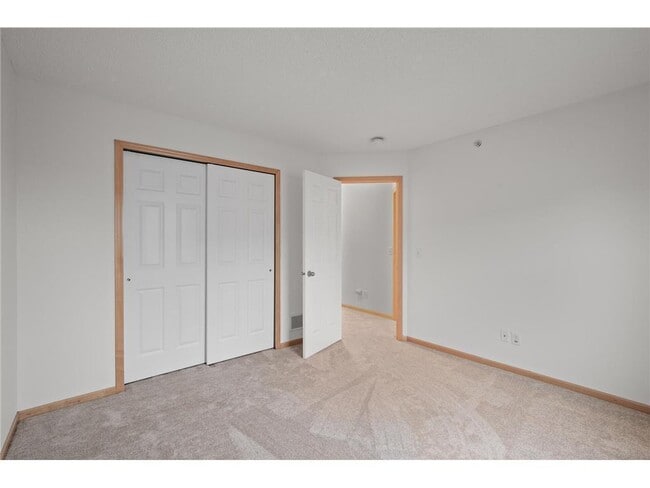 Building Photo - 9995 Wildflower Dr