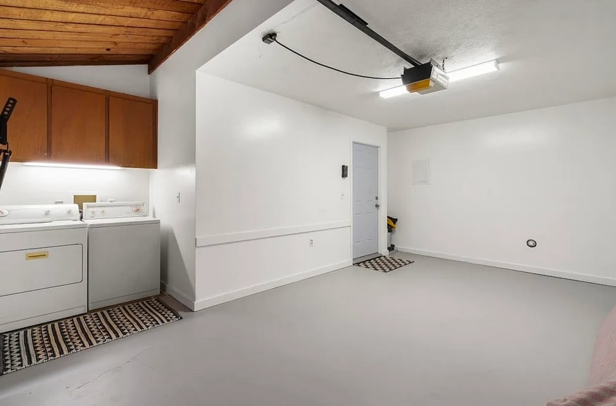 Building Photo - 2141 Awihi Pl