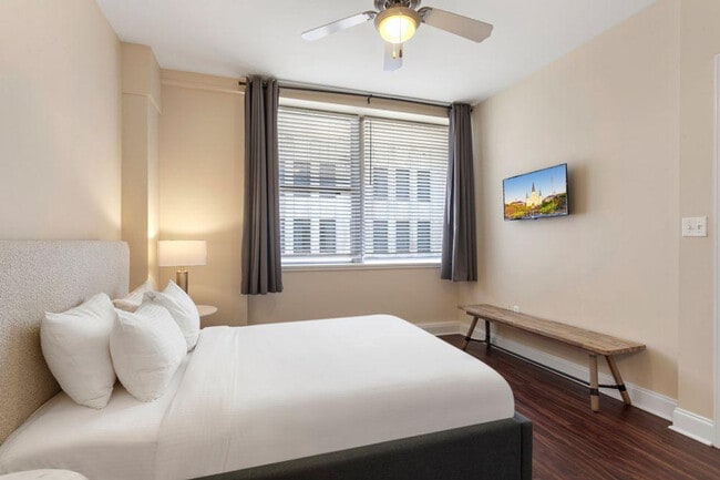 Building Photo - 925 Common St