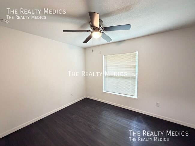 Building Photo - 303 Sequoia Dr