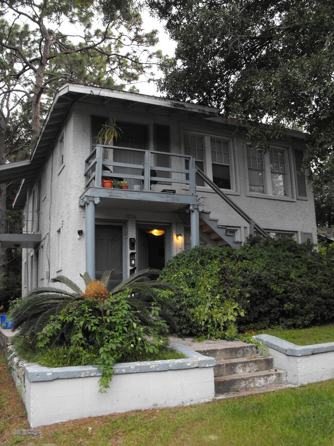 Building Photo - 1718 Pine Grove Ave