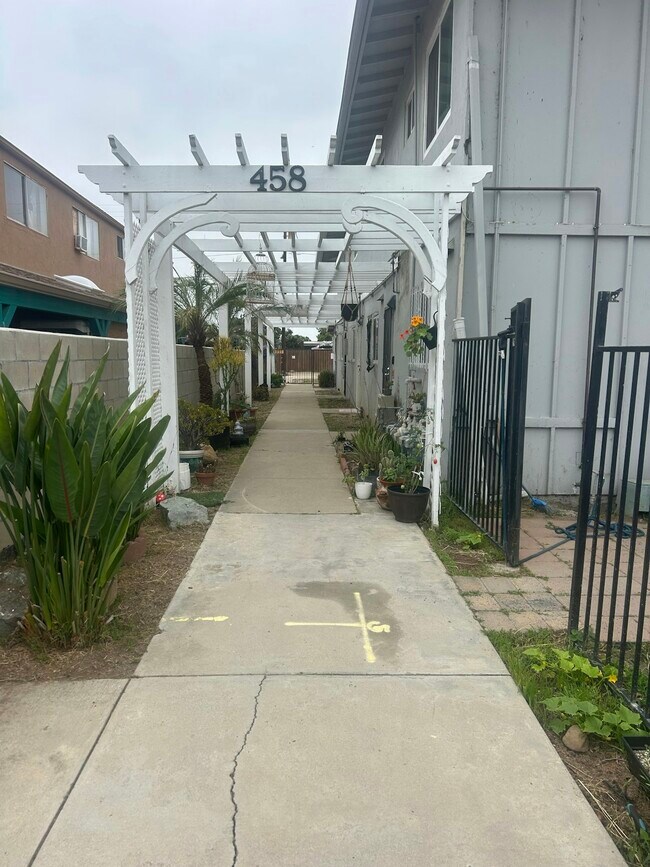 Building Photo - 458 Grand Ave