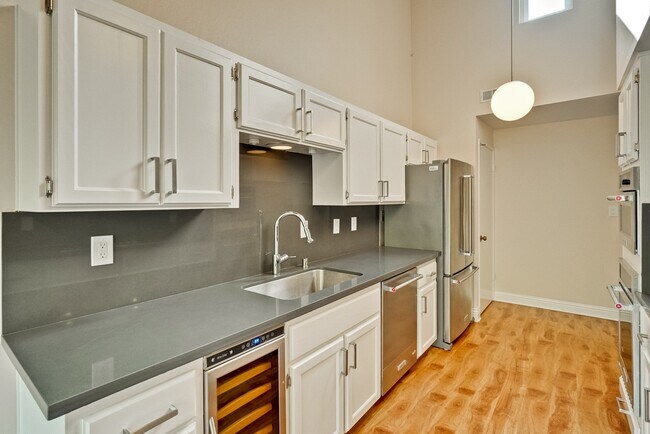 Building Photo - 3 bedroom 2 bath Townhome - Greenmeadow Neighborhood Palo Alto!  $6800