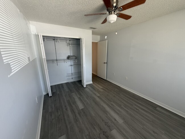 Building Photo - 12833 Parkbury Dr