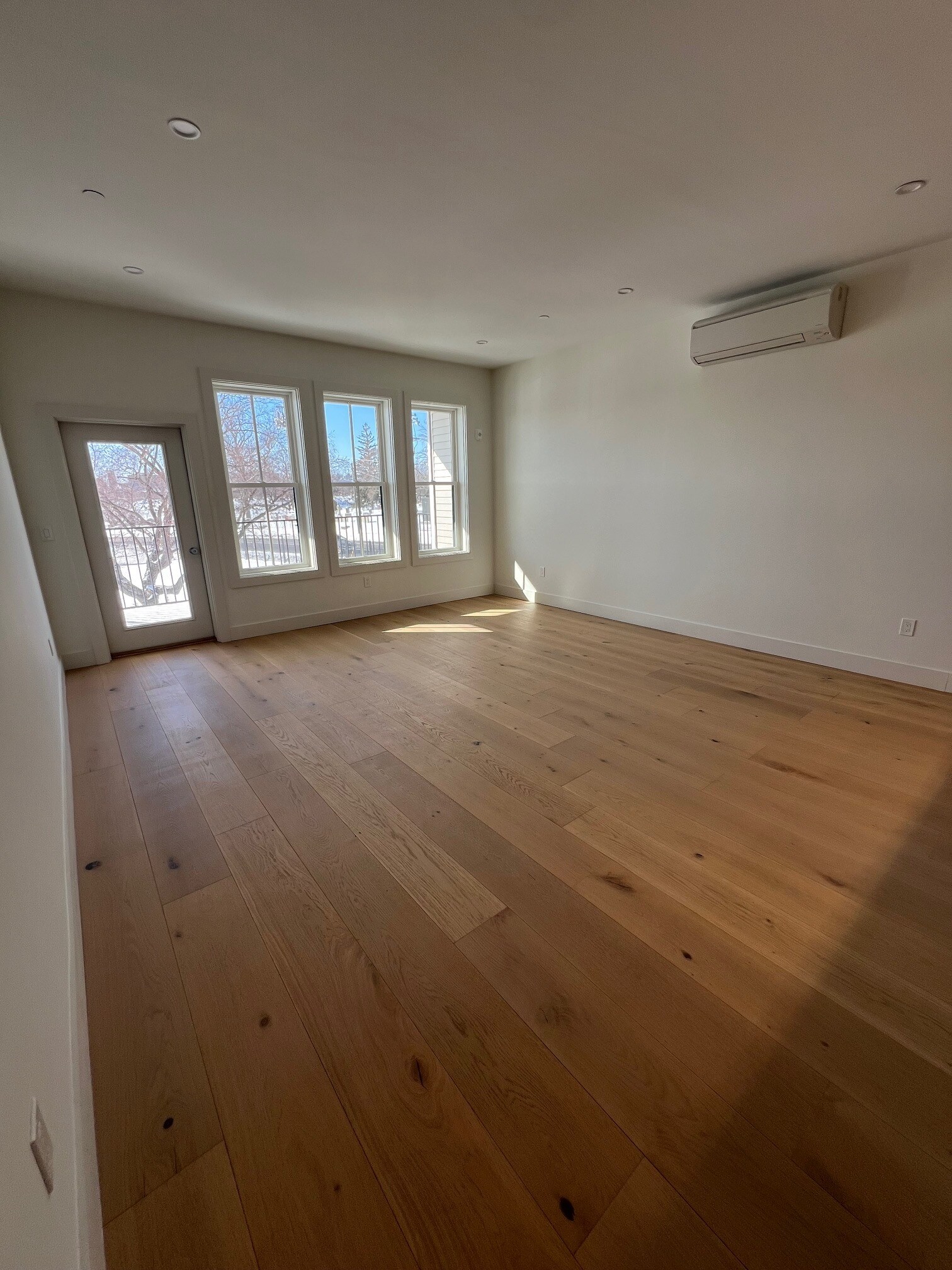 Building Photo - 105 Sea St