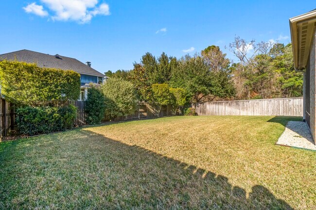 Building Photo - 161 Riverbend Way