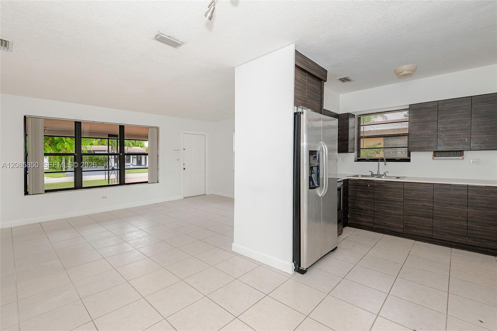 Building Photo - 2631 Alcazar Dr