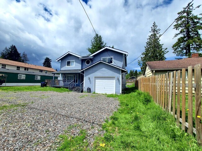 Building Photo - 2 Story Remodeled Single-Family Home in Po...