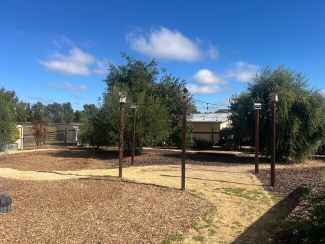 Building Photo - Beautiful Templeton Home on Large Lot