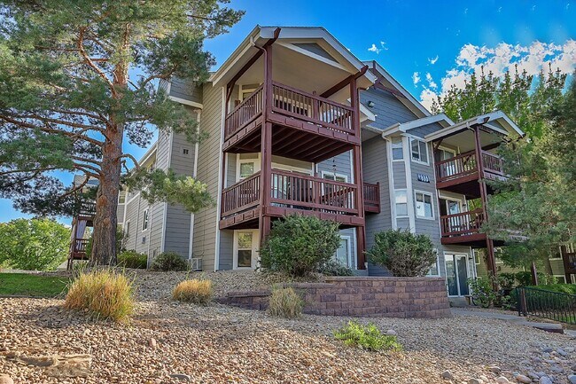 Building Photo - $1,650.00 - 2 Bedrooms, 1.5 Bathrooms Condo in Aurora with Cozy Fireplace!