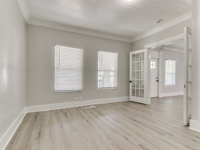 Building Photo - 1828 W Park Pl