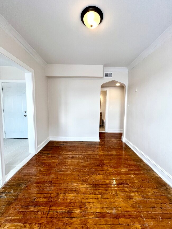 Building Photo - 1148 N Lawndale Ave