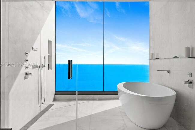 Building Photo - 17901 Collins Ave