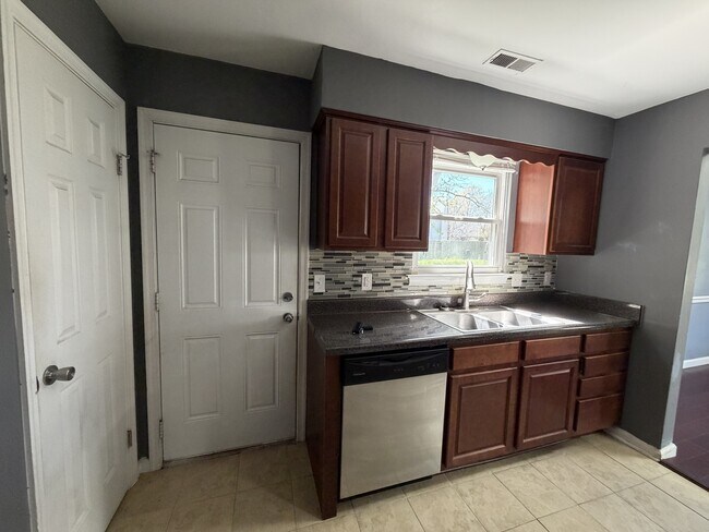 Building Photo - 2005 Handel Ct