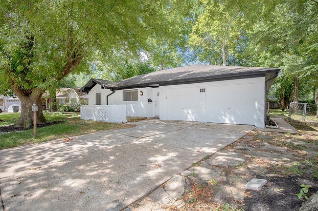 Building Photo - 802 Wavecrest Ln