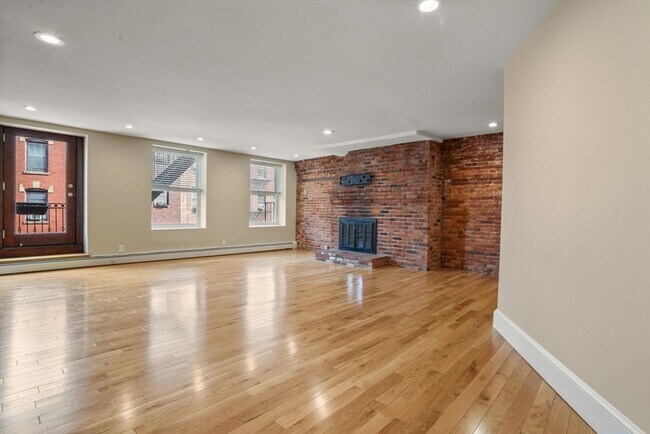 Building Photo - 122 Fulton St