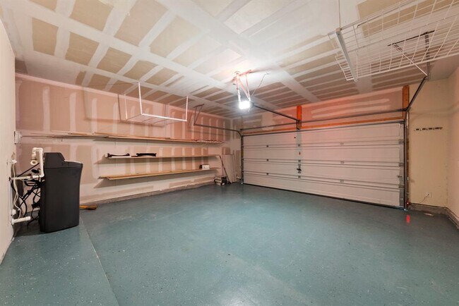 Building Photo - 544 Ayinger Ln