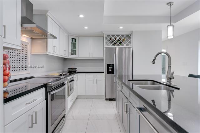 Building Photo - 4830 San Amaro Dr