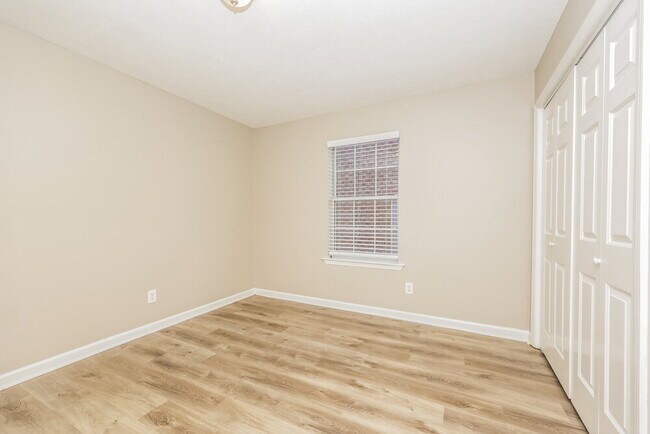 Building Photo - 605 Freedom Ct