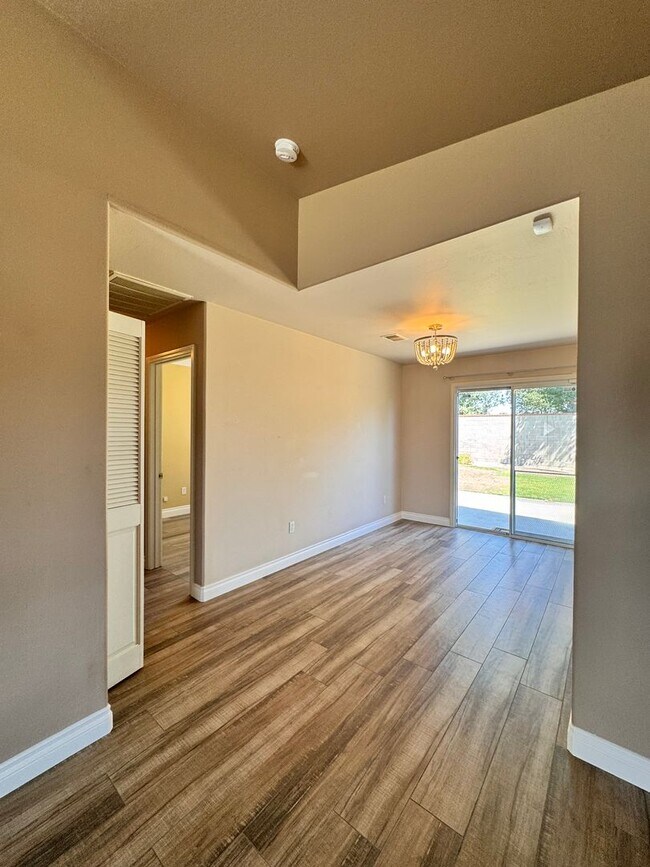 Building Photo - 5708 Clear Valley Ct