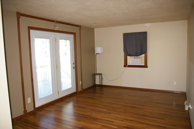 Living room - 608 Maiden Ln