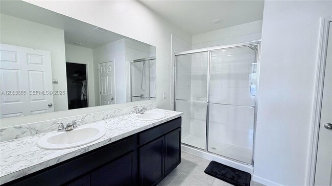 Building Photo - 2402 SE Gillette Ave