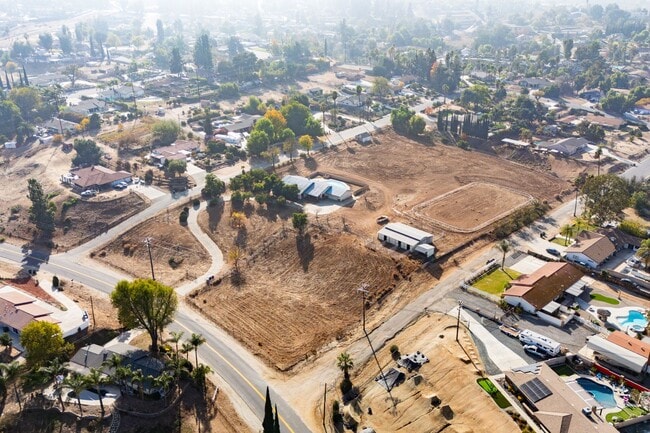 Building Photo - HORSE TRAINERS! MUST SEE HORSE PROPERTY AWESOME ACRAGE 5 ACRES Beautiful Custom 1 story home in W...