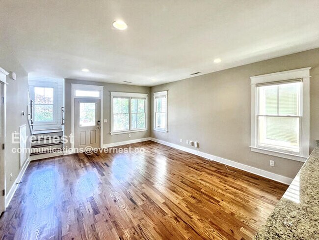 Building Photo - Lovely 2-Bedroom Home with Modern Amenitie...