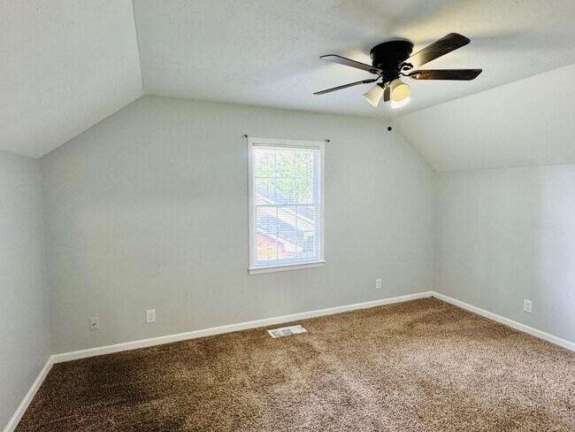 Building Photo - Dreamy 3-Bedroom