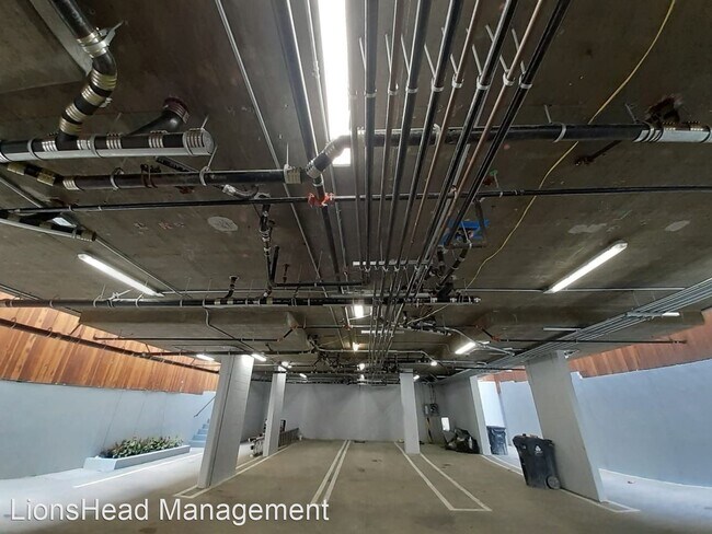 Building Photo - 4557 Rosewood Ave