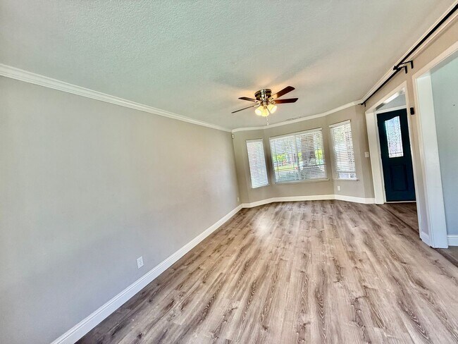 Building Photo - Large 2 story home available immediately