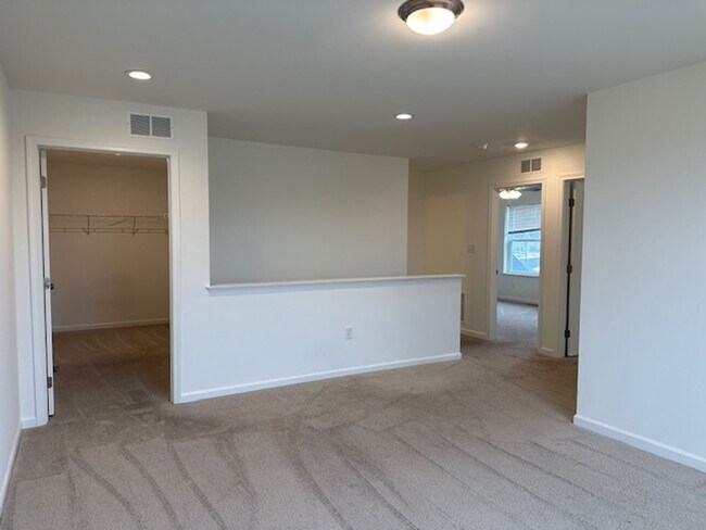 Building Photo - 67 Long Bnd Dr