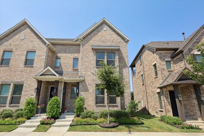 Building Photo - 4261 Shavano Dr