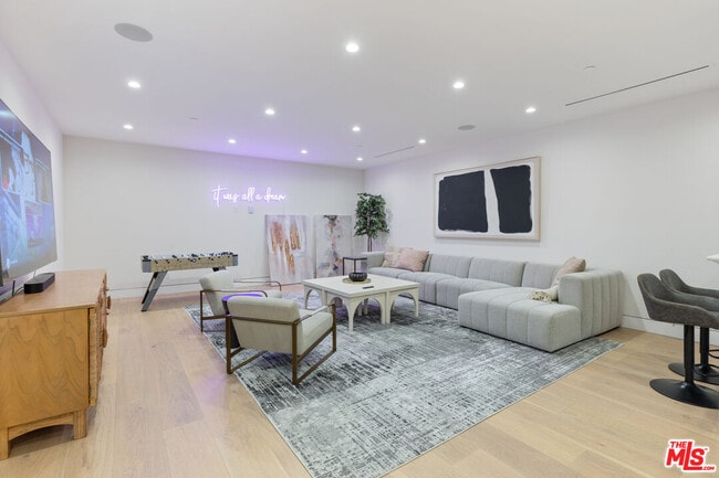 Building Photo - 731 N Curson Ave