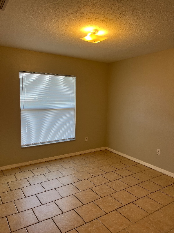 Building Photo - 773 Squirrel Ct
