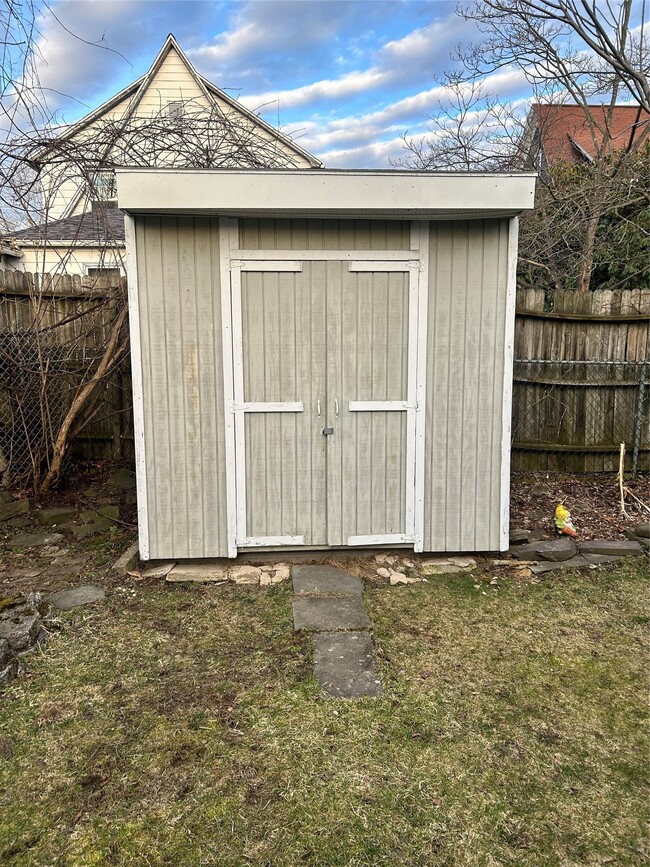 Building Photo - 74 Matthews St