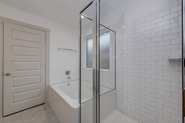 Building Photo - 1203 Hyde Lk Ln