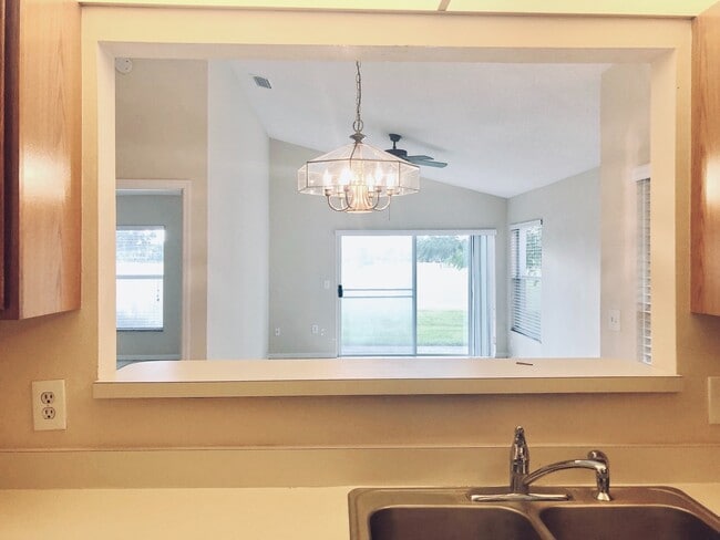 Building Photo - Wedgefield Golf Villa