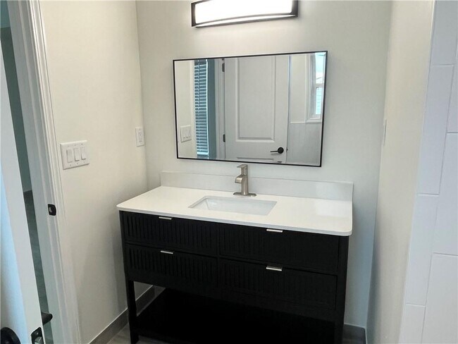 Building Photo - 4500 Kings Lake Dr