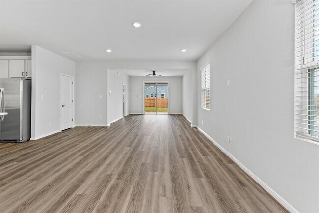 Building Photo - 100 Elm Br Trl